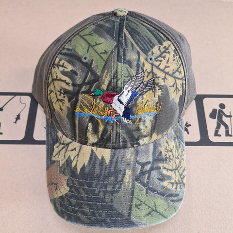 Beechfield Camo/Leather Cap w/ Embroidered Duck Pattern